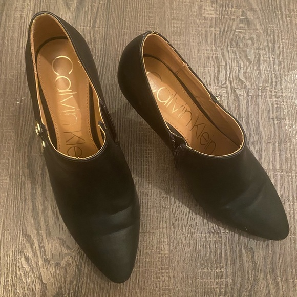 CALVIN KLEIN LEATHER ANKLE BOOTS 👢 - Picture 4 of 8